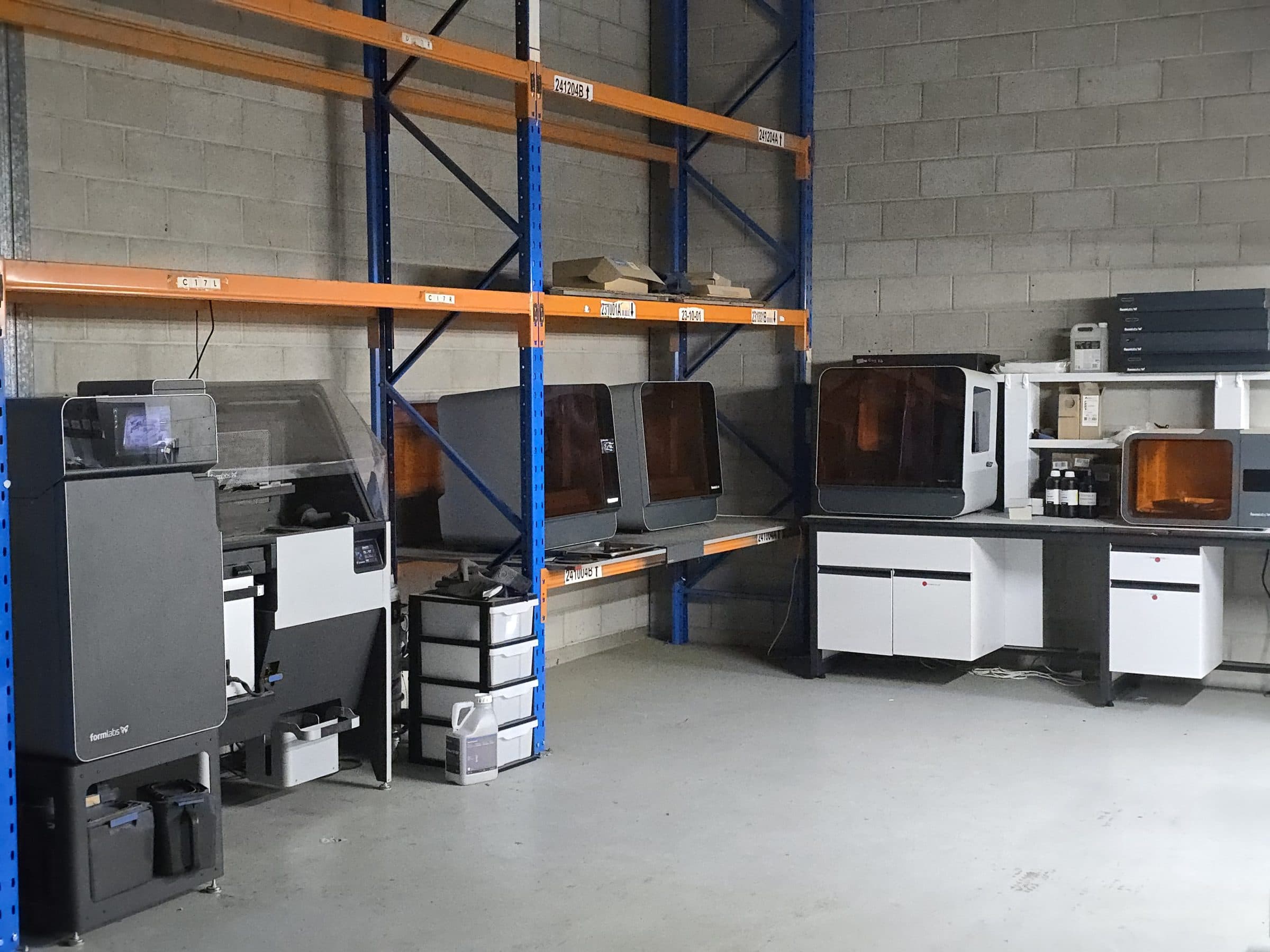 SLS and SLA 3D printers in the Insera 3D workshop